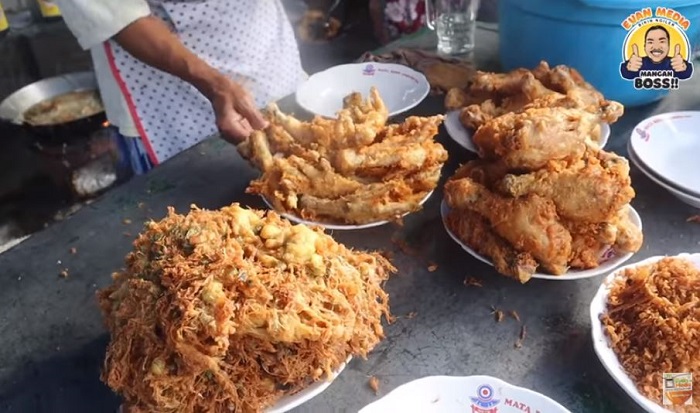 Sajian telur gobal gabul di Warung Pojok Mbak Yuni.