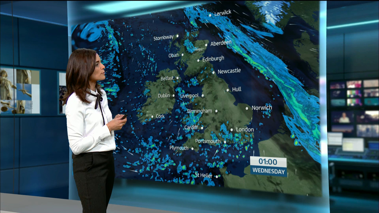 ITV Evening News_20221115_18301930.ts_snapshot_00.52.03.958
