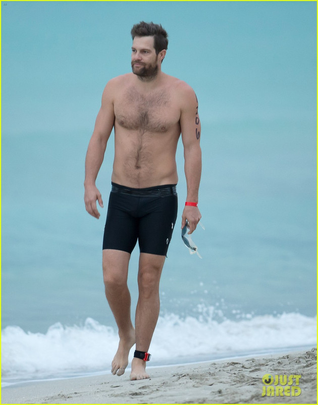 geoff-stults-parker-young-miami-triathlon-shirtless-04