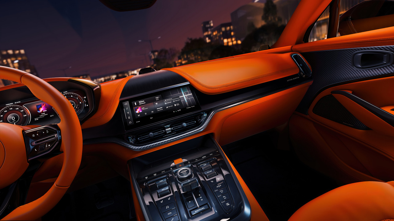 AstonMartinDBX707_3