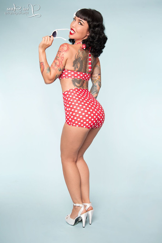 http://mediaz.pinupgirlclothing.com/catalog/product/cache/1/image/9df78eab33525d08d6e5fb8d27136e95/s/g/sg-lulu-t-rd_03b.jpg