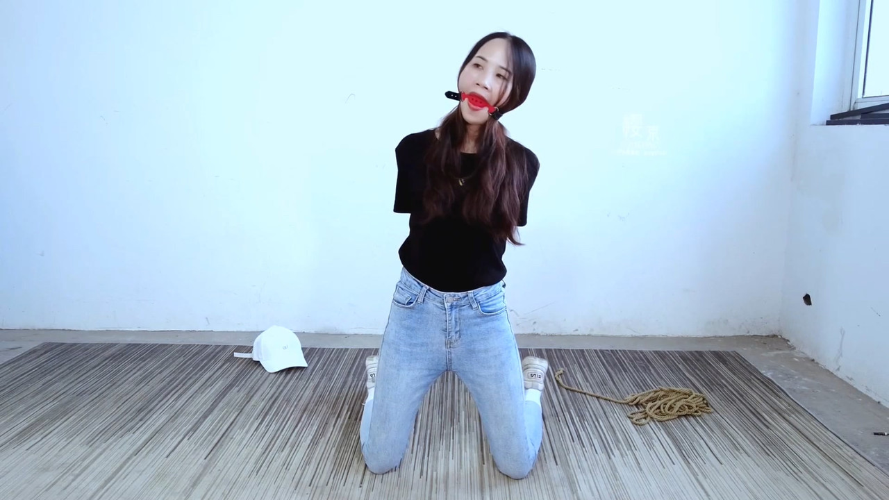 樱束原创 被屋主设陷抓住的女小偷.mp4_20210724_093209.913