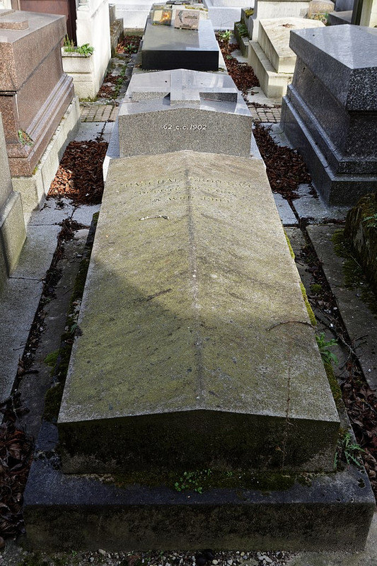 Père-Lachaise_-_Division_89_-_Grousset_03