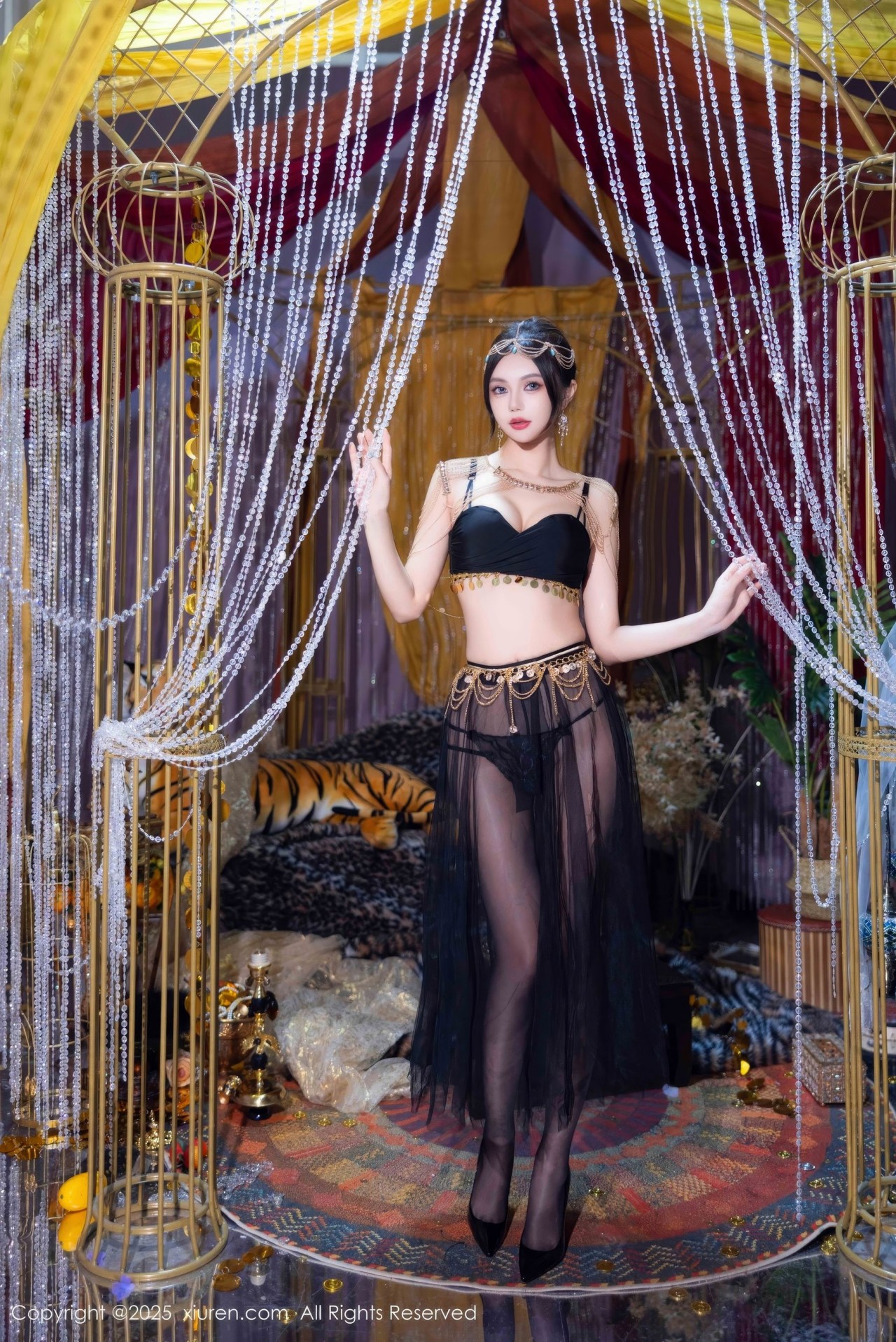 绮里嘉黑色露肩上衣图集79P，时尚造型与舞台感的华丽碰撞