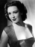 Linda-Darnell-b96