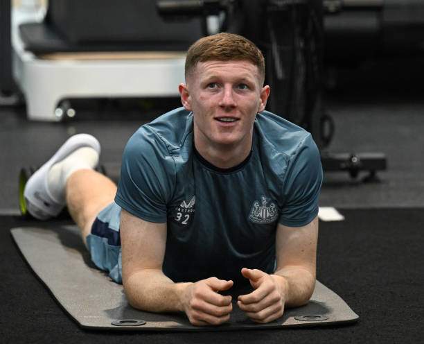 Sự quan tâm của MU và Newcastle cho Elliot Anderson đã khiến Nottingham Forest hét mức giá khổng lồ dành cho tiền vệ này.