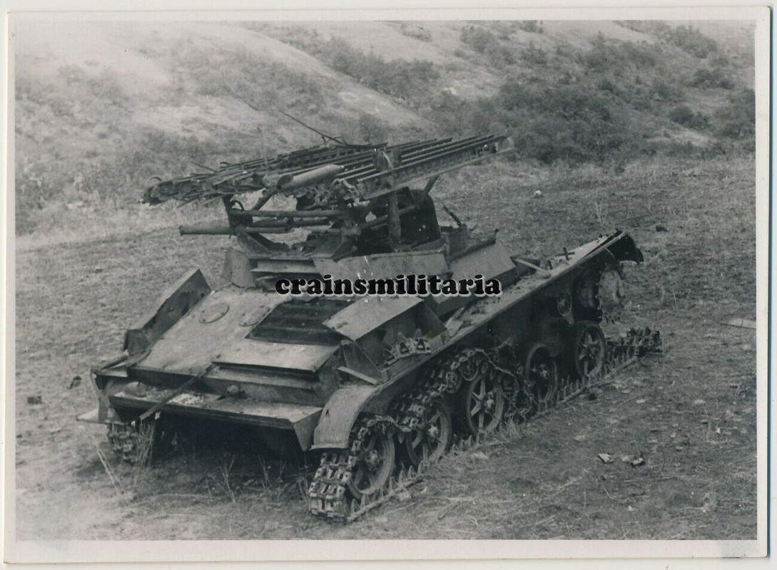 Orig. Foto zerstörte Stalinorgel Panzer Raketenwerfer Tank in Ru