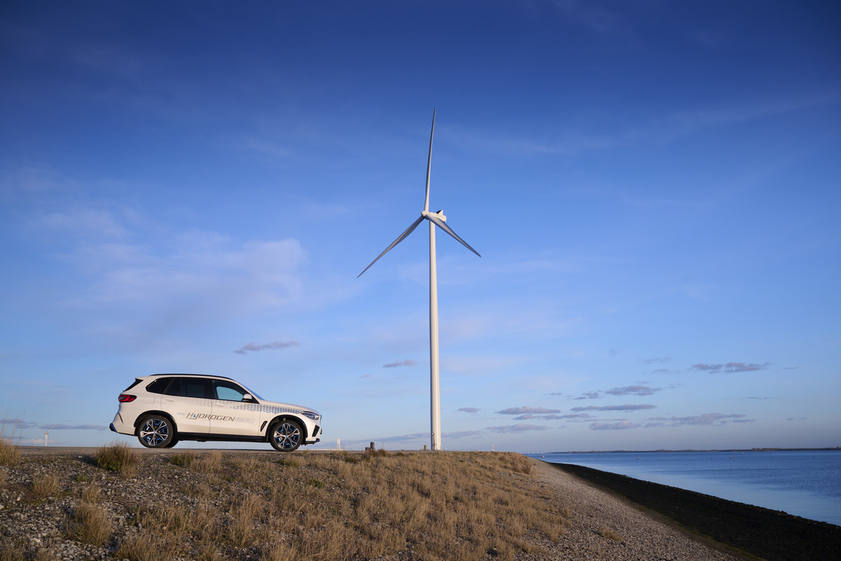 P90494397_highRes_bmw-ix5-hydrogen-on-