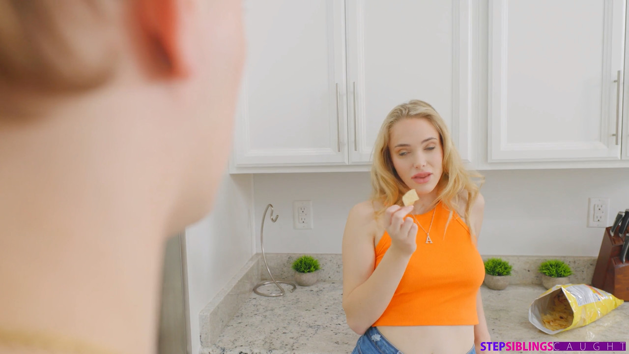 Athena Fleurs Stepbro Learns That Sharing Is Caring (1080).mp4_snapshot_01.14.000