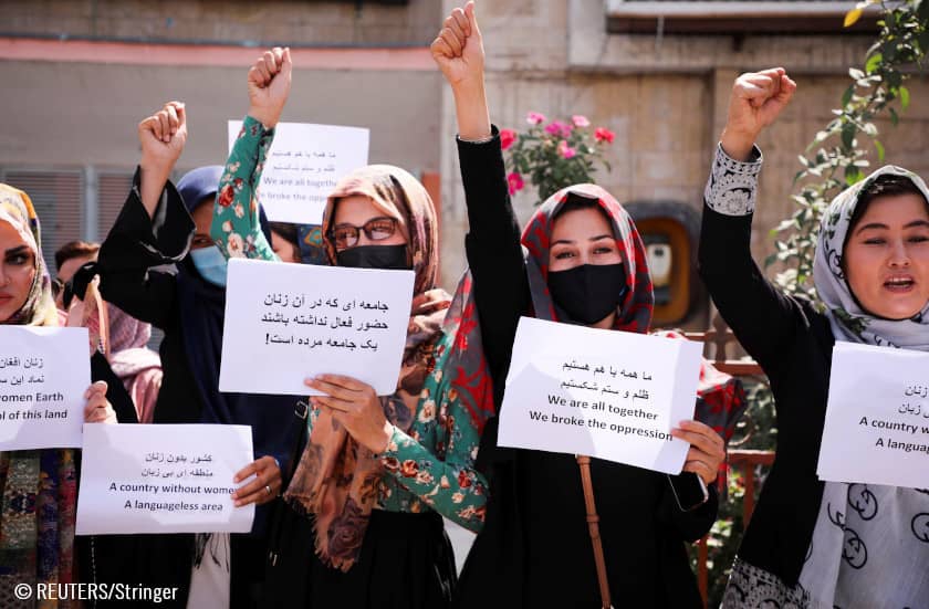 Comparan a las mujeres de Afganistán sin velo con “animales”