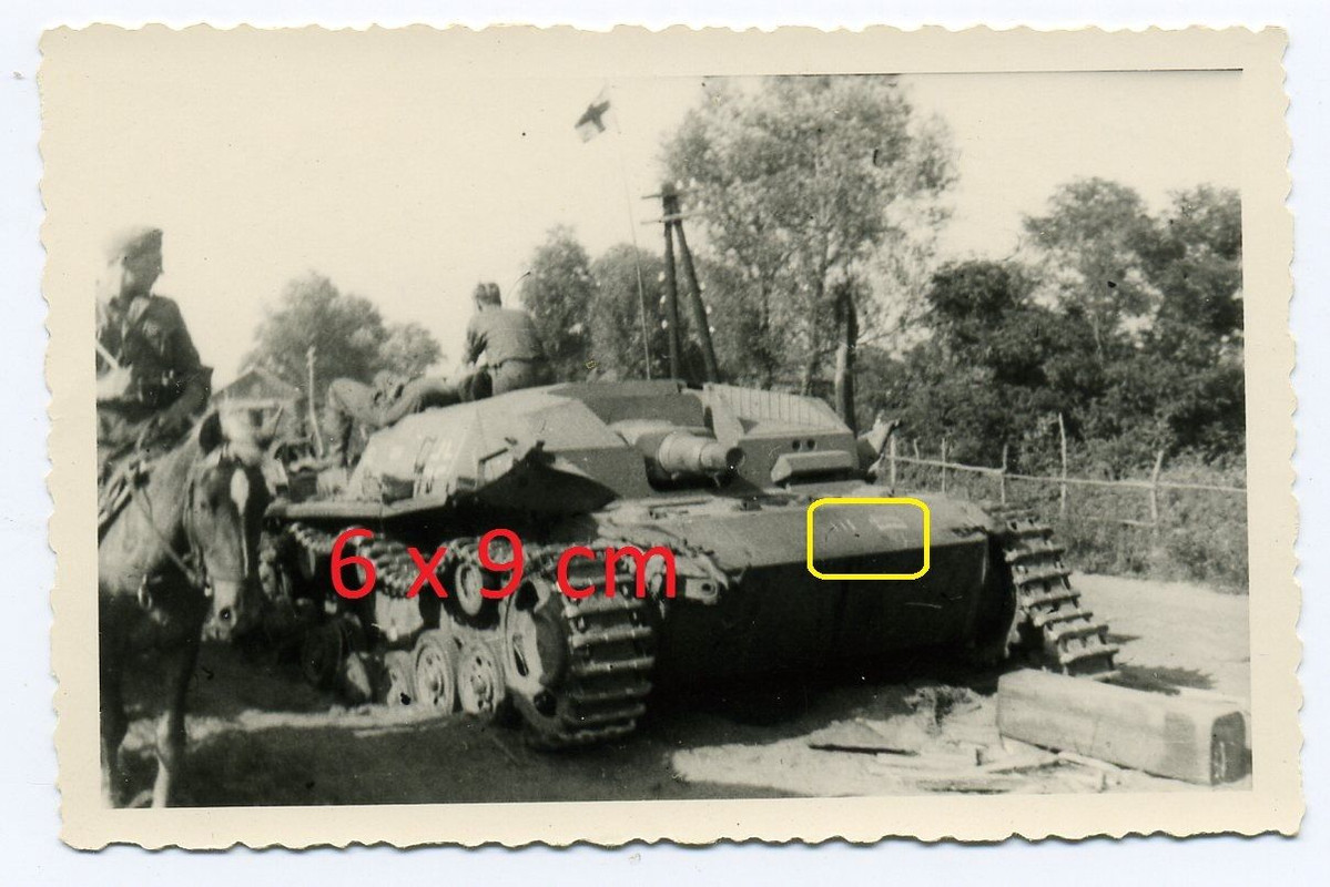 Foto deut. Panzer Sturmgeschütz auf Mine Gefahre