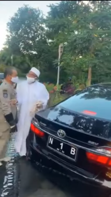 Habib Umar Assegaf adu cekcok dengan Satpol PP