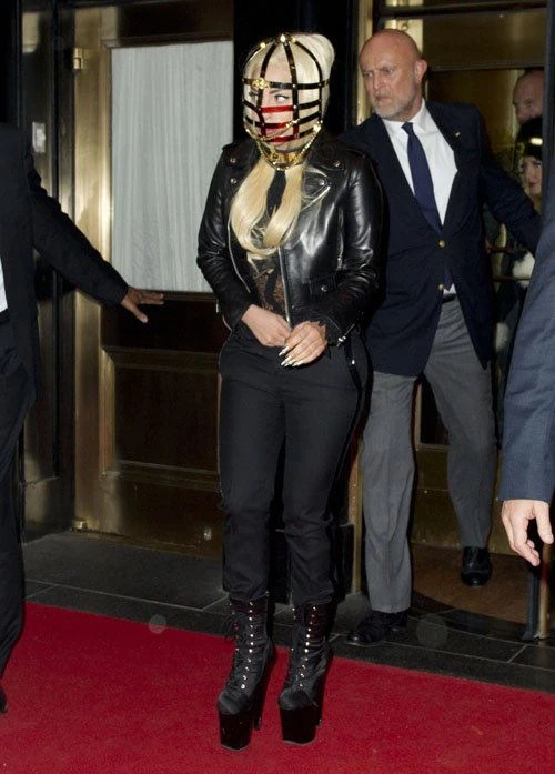 12-15-12-Leaving-Hotel-in-New-York-City-