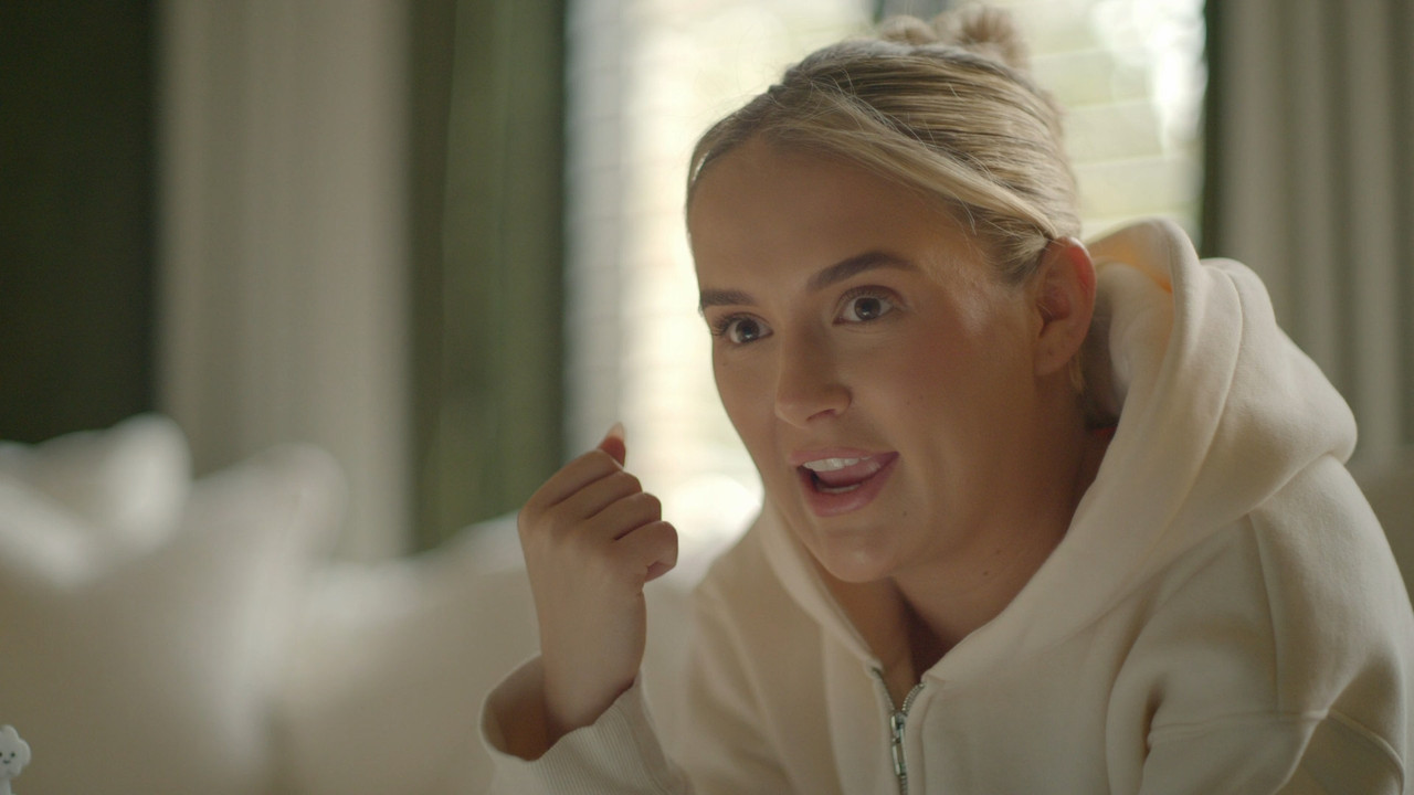 Molly-Mae_ Behind It All 2025 S01E01 Amazon 1080p WEB DDP x264-NM21vi.mkv_snapshot_25.00.000