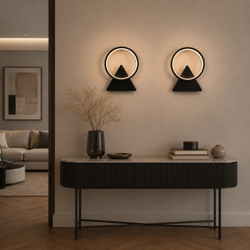 Deux luminaires assortis – Composition équilibrée