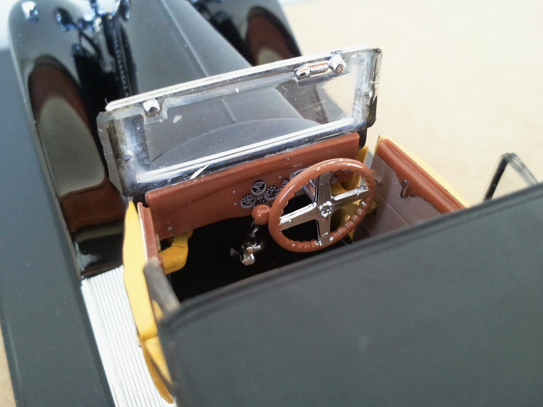 1929 Bugatti Type 41 Royale (Chasis 41.150) Berline de Voyage (Franklin Mint) (15)