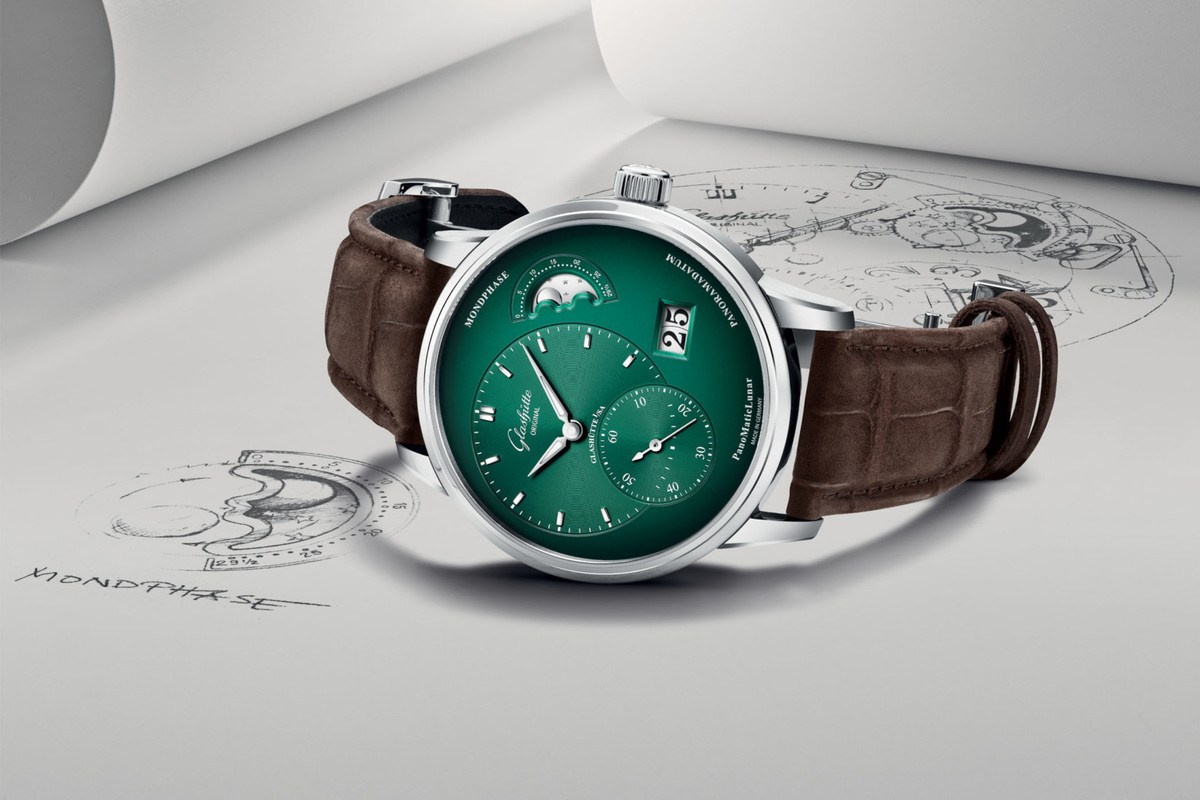 Glashutte-Original-PanoMaticLunar-Forest-Green-1-90-02-13-32-31-3-1536x1024