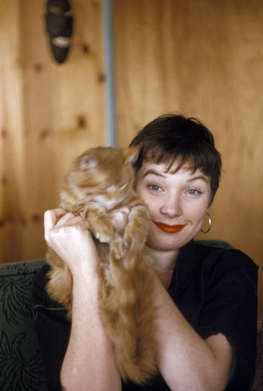 Shirley_MacLaine_c61