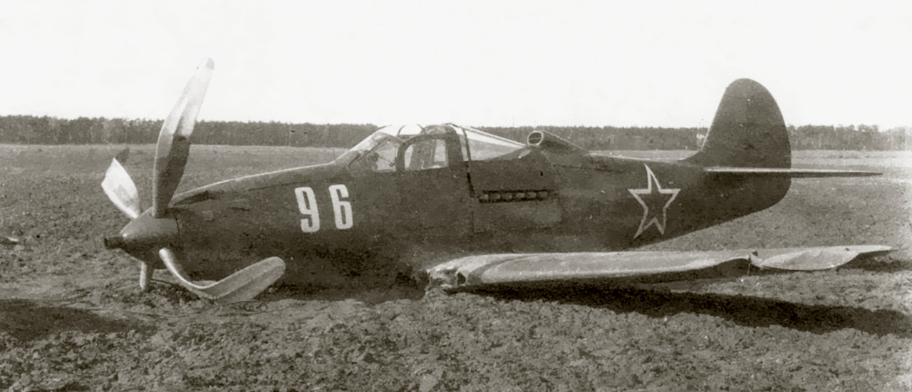 44-32552-Bell-P-39Q-Airacobra-213GvIAP-22GIAD-White-96-belly-landed-Ukrainian-Front-1944-01