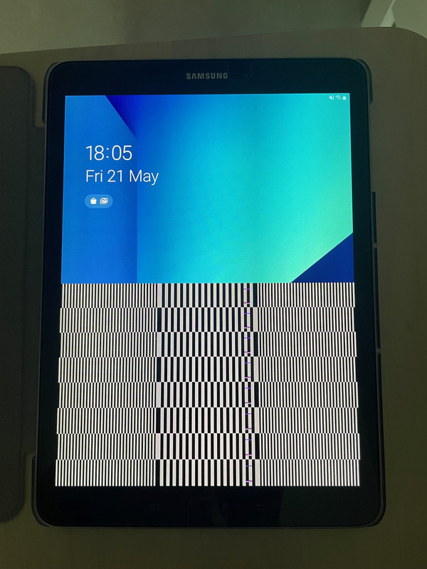 Samsung Galaxy Tab S3 showing half b/w lines | HardwareZone Forums
