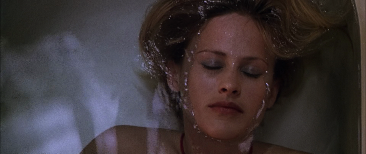 Stigmata.1999.MULTi.VFi.1080p.10bit.CUSTOM.BluRay.x265.HEAAC.6CH-Onizubaka.sample3