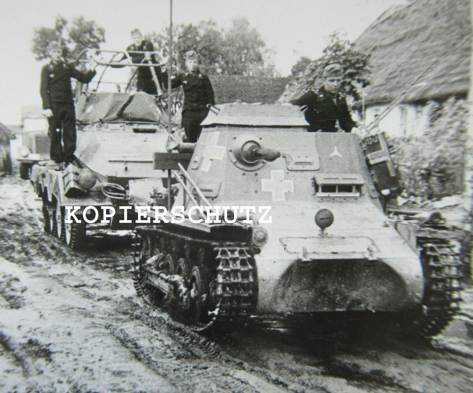 Altes Foto 8-Rad Spähwagen Panzer  Panzerbefehlswagen Sd.Kfz. 265