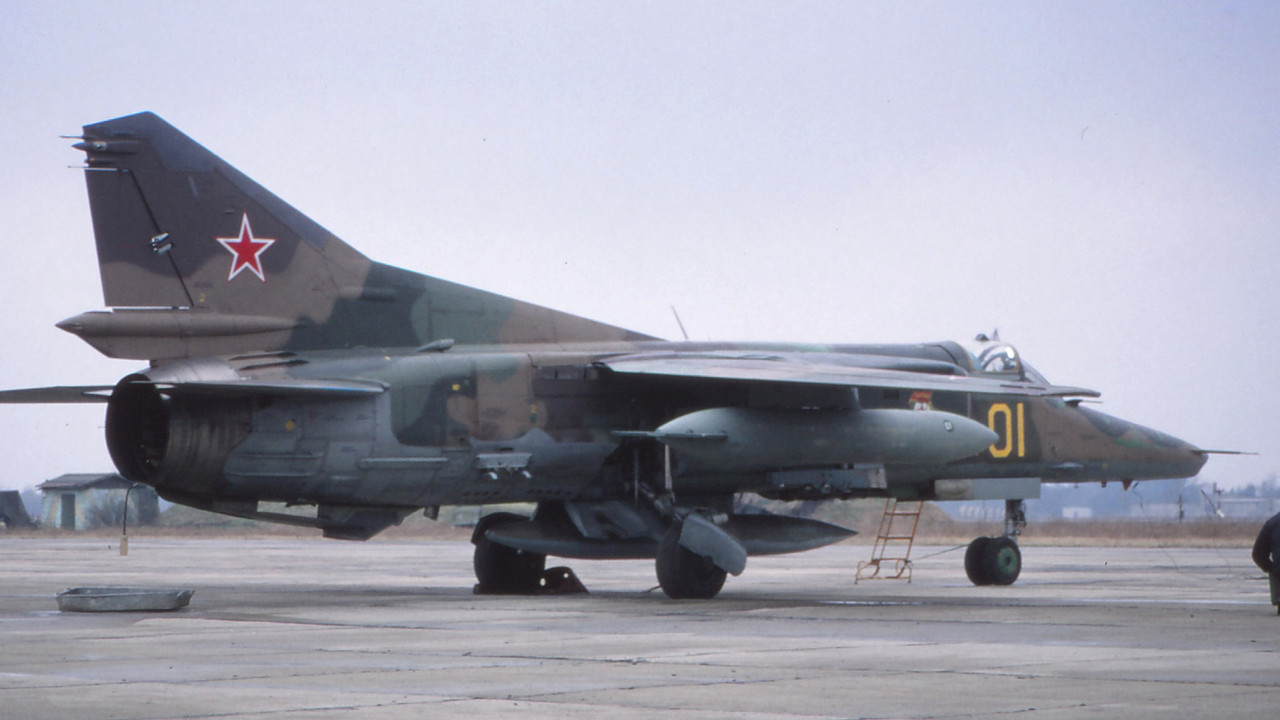 19 GvAPIB Mig-27D Yellow 01_61912560215 (3)