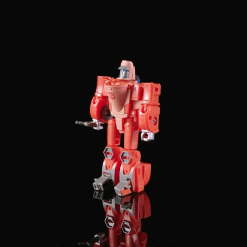 Transformers-Studio-Series-86-Core-Wheelie-02