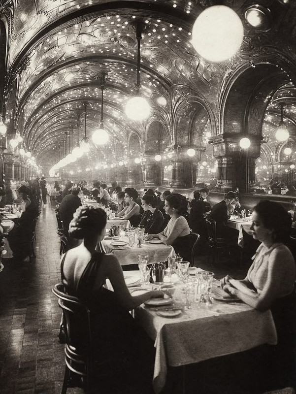 Grand restaurant