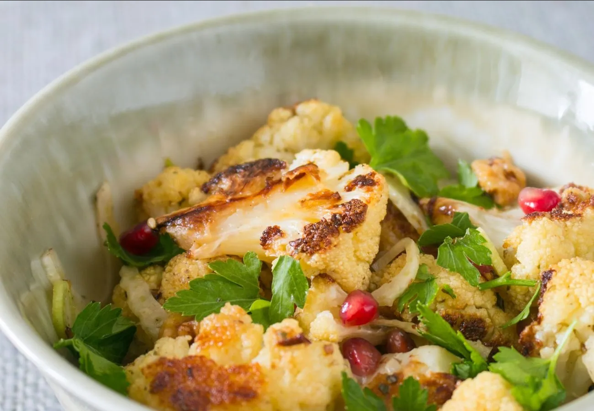 ¿Quieres cenar algo ligero? Prepara una ensalada saludable de coliflor