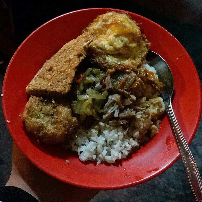 Kuliner nasi campur teri Gejayan