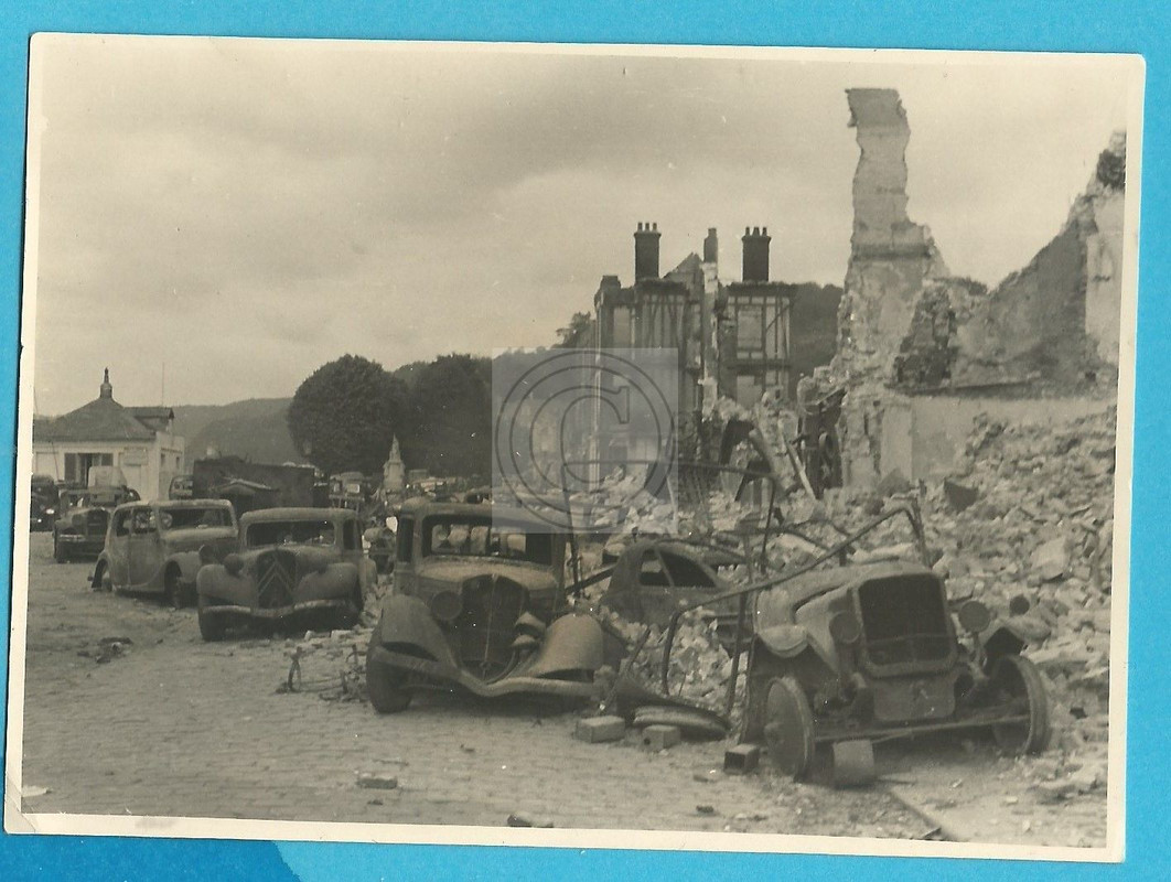 West Feldzug, zerstörte Strassen und PKWs