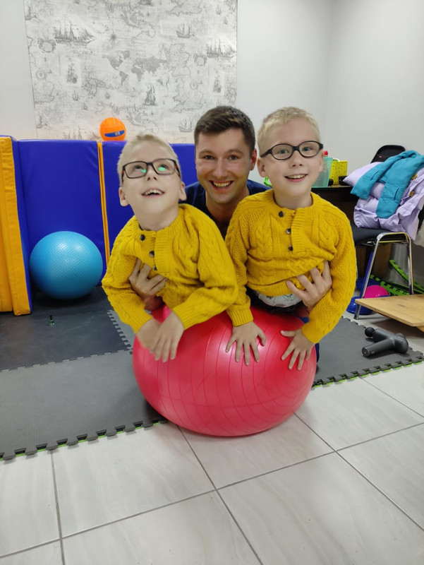 2AEC34C6-00CF-4CFD-BBDF-7B3BFC3FC3D8