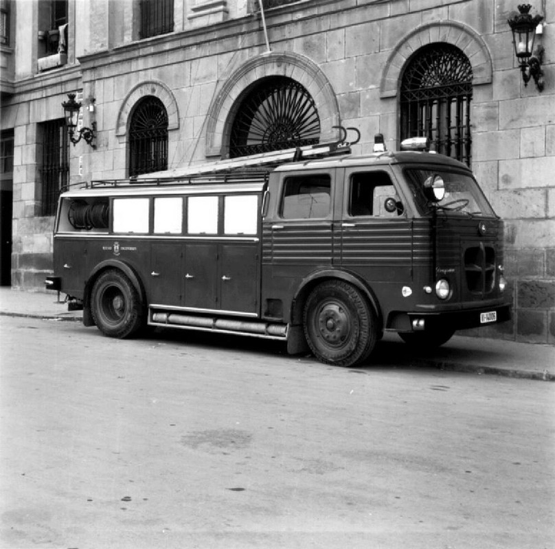 Parque de Bomberos en la explanada de San Vicente. Schommer 1964 1