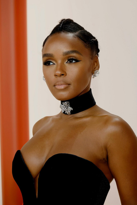 [Image: Fr-Jyxyka-EAABi5q.jpg]