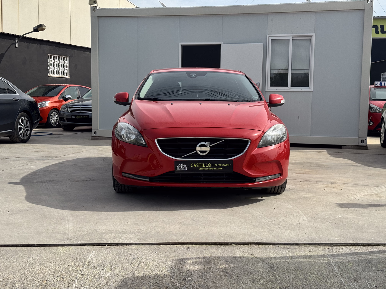 VOLVO V40 D2