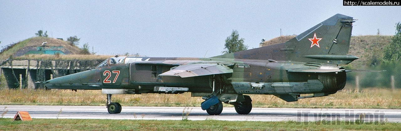 296 APIB MiG-27D 27 Red_61912555165 (3)a