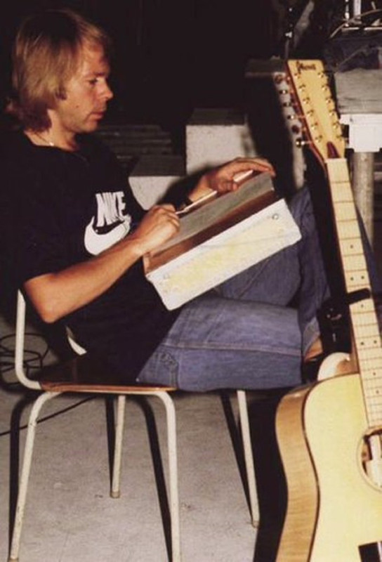 59001_109928309066363_100001475833690_76457_6840