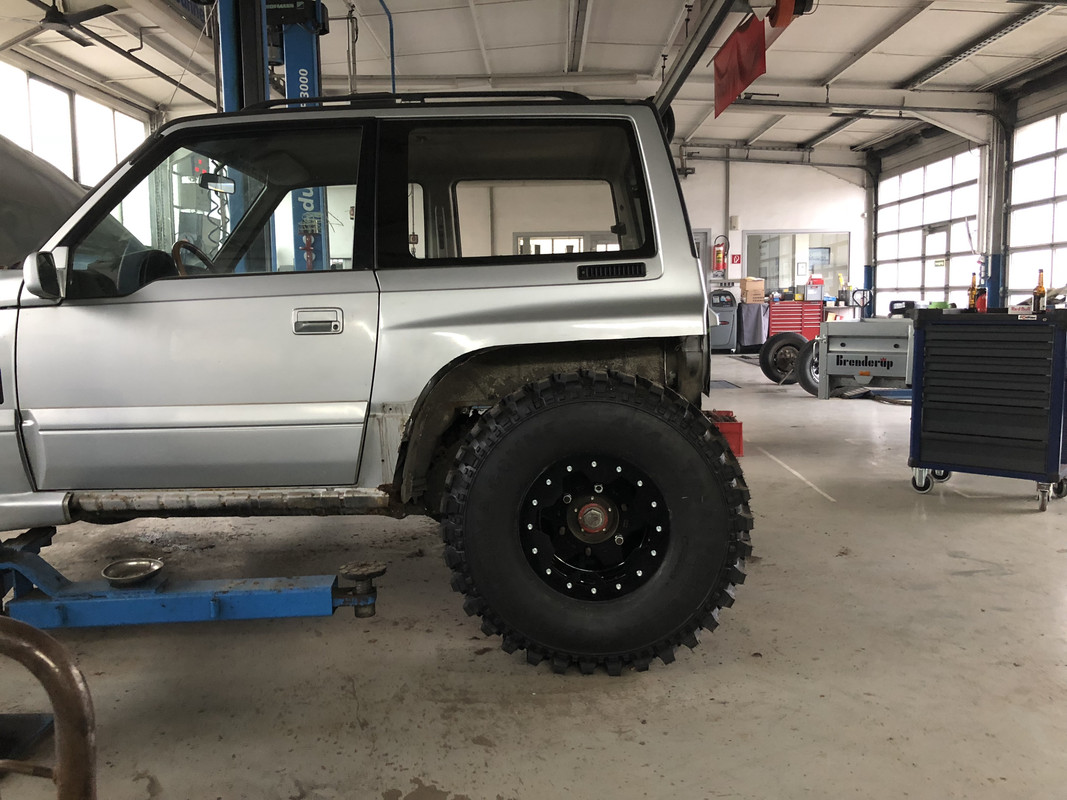 10E94A50-77D4-4B6F-B47B-AE5830BB6962