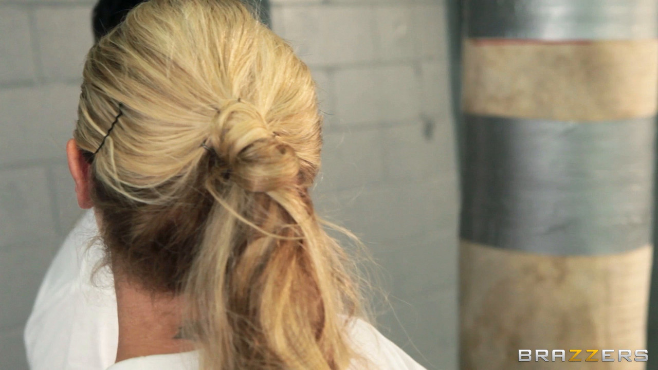 Julia Ann - Lean Mean Fucking Machine - BRAZZERS.mp4.0001