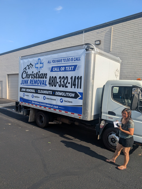 Local junk removal company with box truck in Scottsdale Arizona