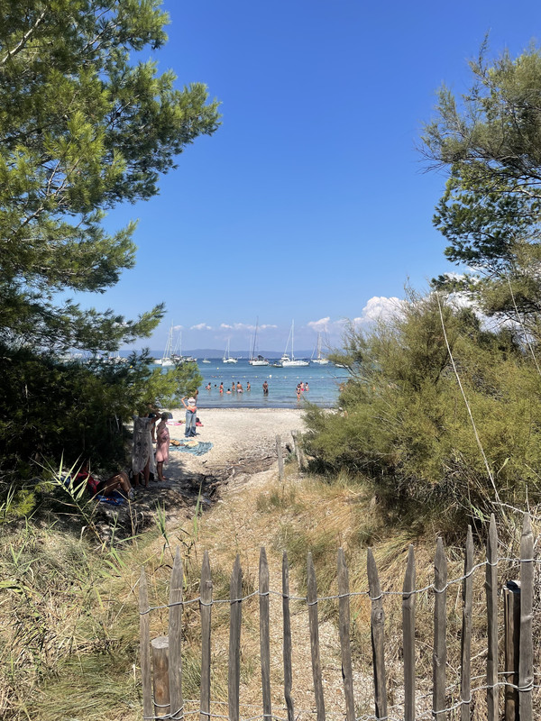 ECA8DA8B-64F9-44C6-A370-256BD14FAB0D