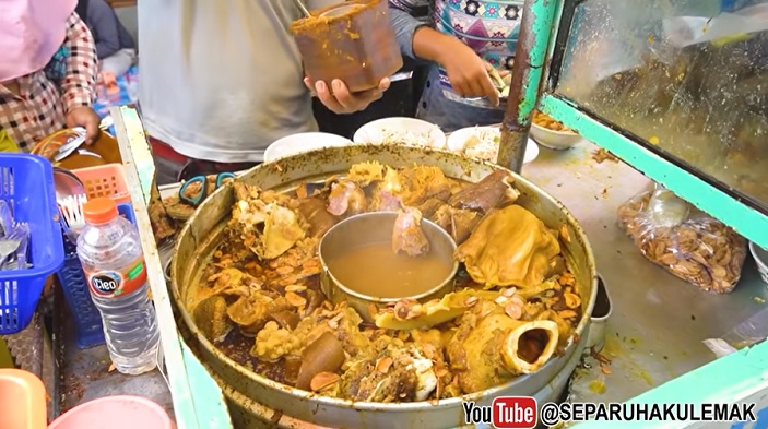 Lontong Kikil Sapi Pak Yono.