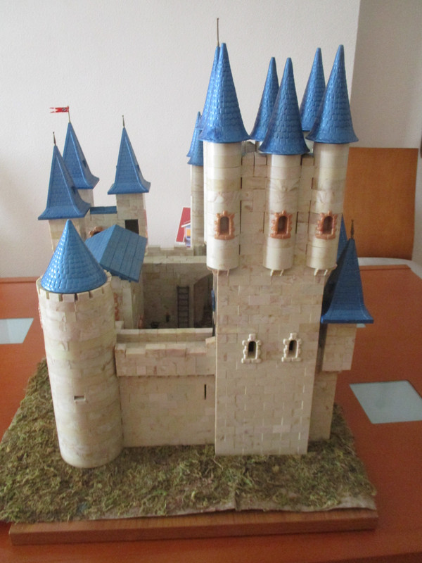 Fortaleza del Crepúsculo - Fachada Lateral derecha con Torre del