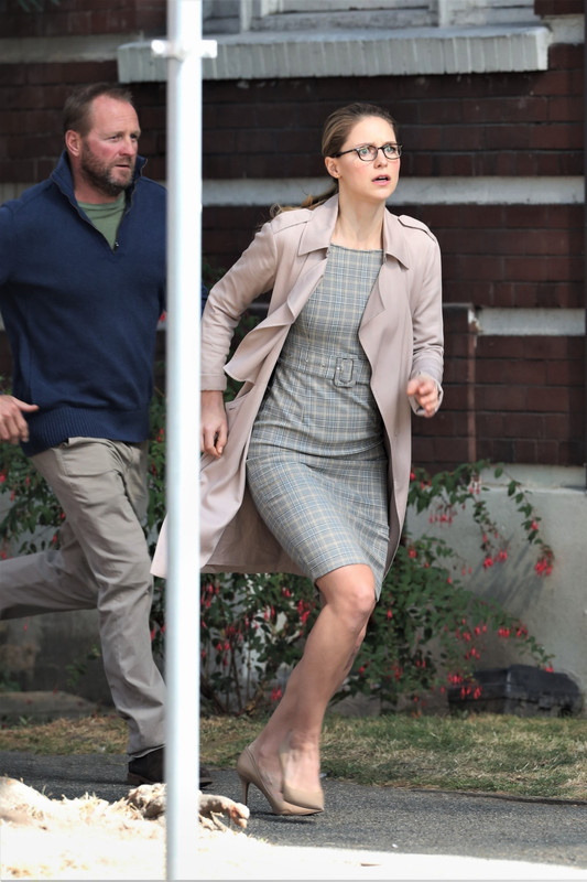 melissa-benoist-filming-supergirl-in-vancouver-83018-7