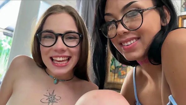 Venus Vixen Shares Cock With BiancaBangs