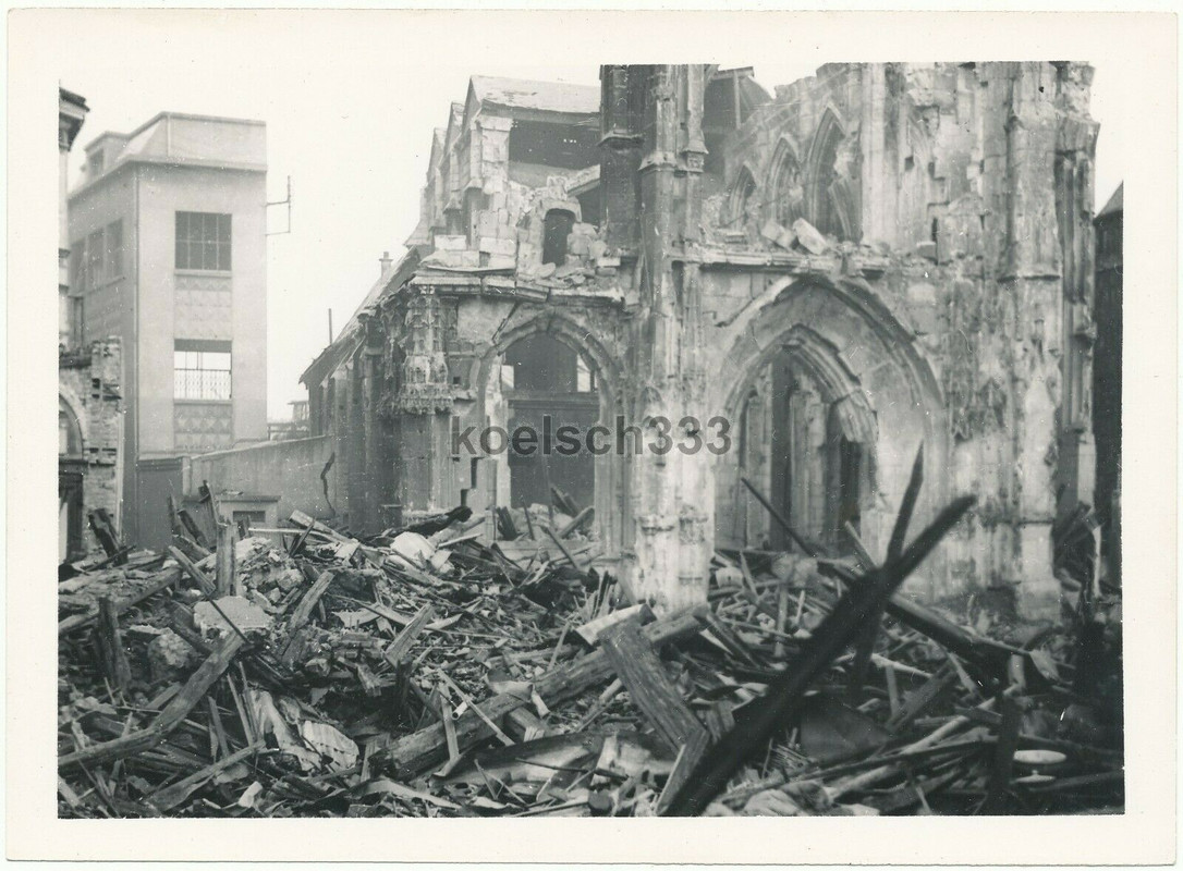 Foto Ruinen in der schwer zerstörten Stadt Rouen in Frankreich Kirche Kathedrale3
