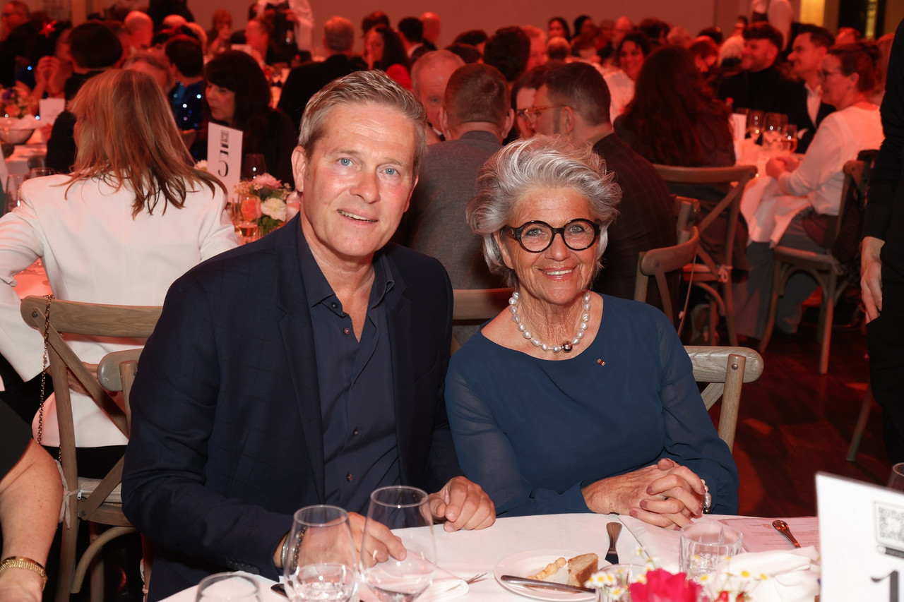 web SKj Neujahrsempfang Moderator Hinnerk Baumgarten und Hannelore LAy