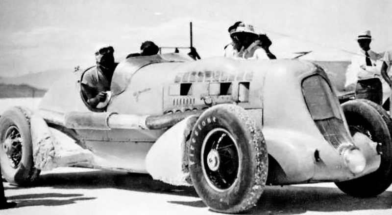 04 The Duesenberg Special makes a pit stop after a grueling run on the salt flats. Note the straight