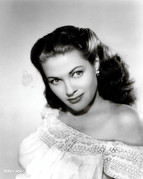 Yvonne-De-Carlo-d48